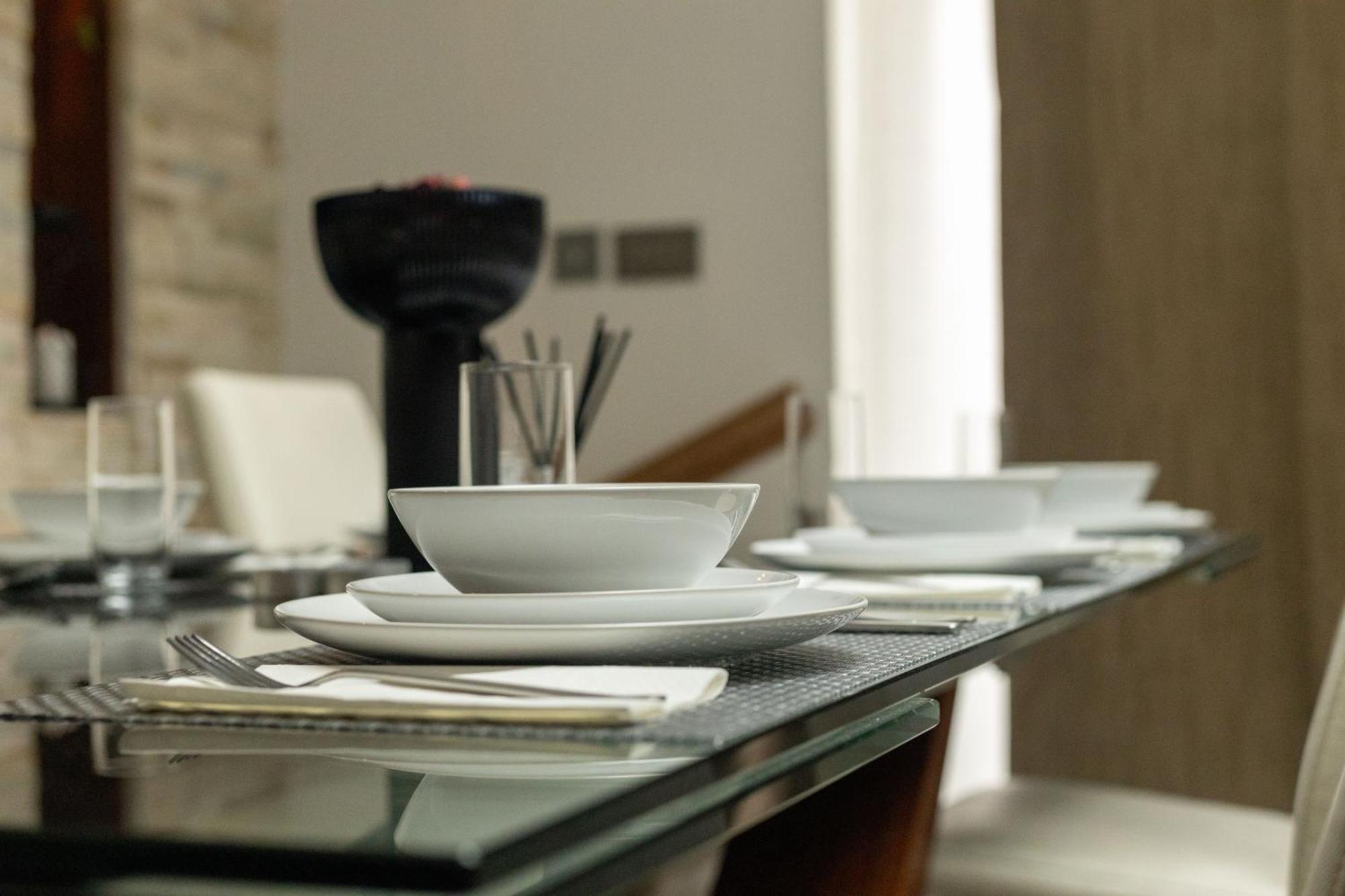4 Bedroom House In Chiswick- Elegance & Serenity Apartment *