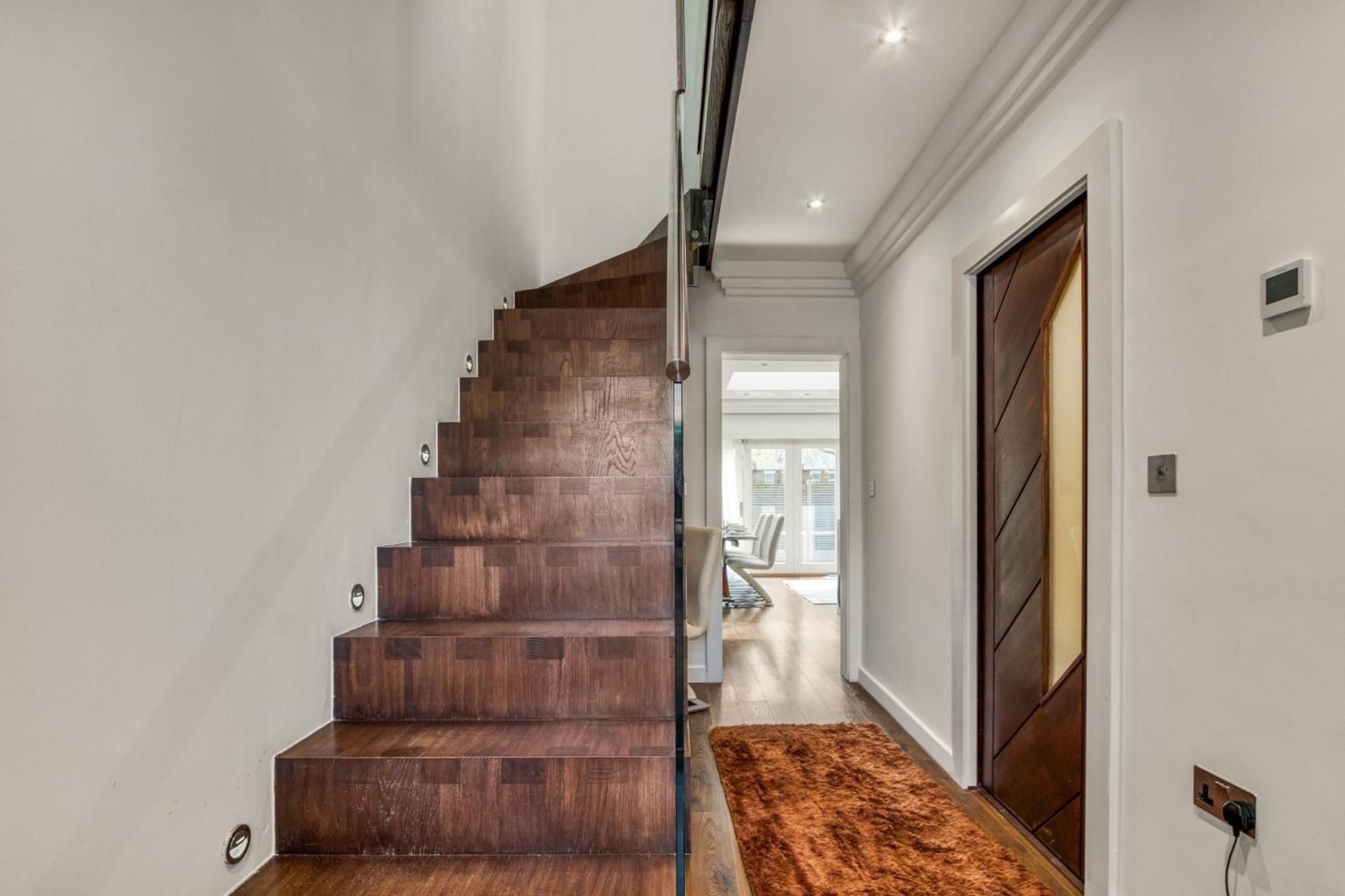 4 Bedroom House In Chiswick- Elegance & Serenity Apartment