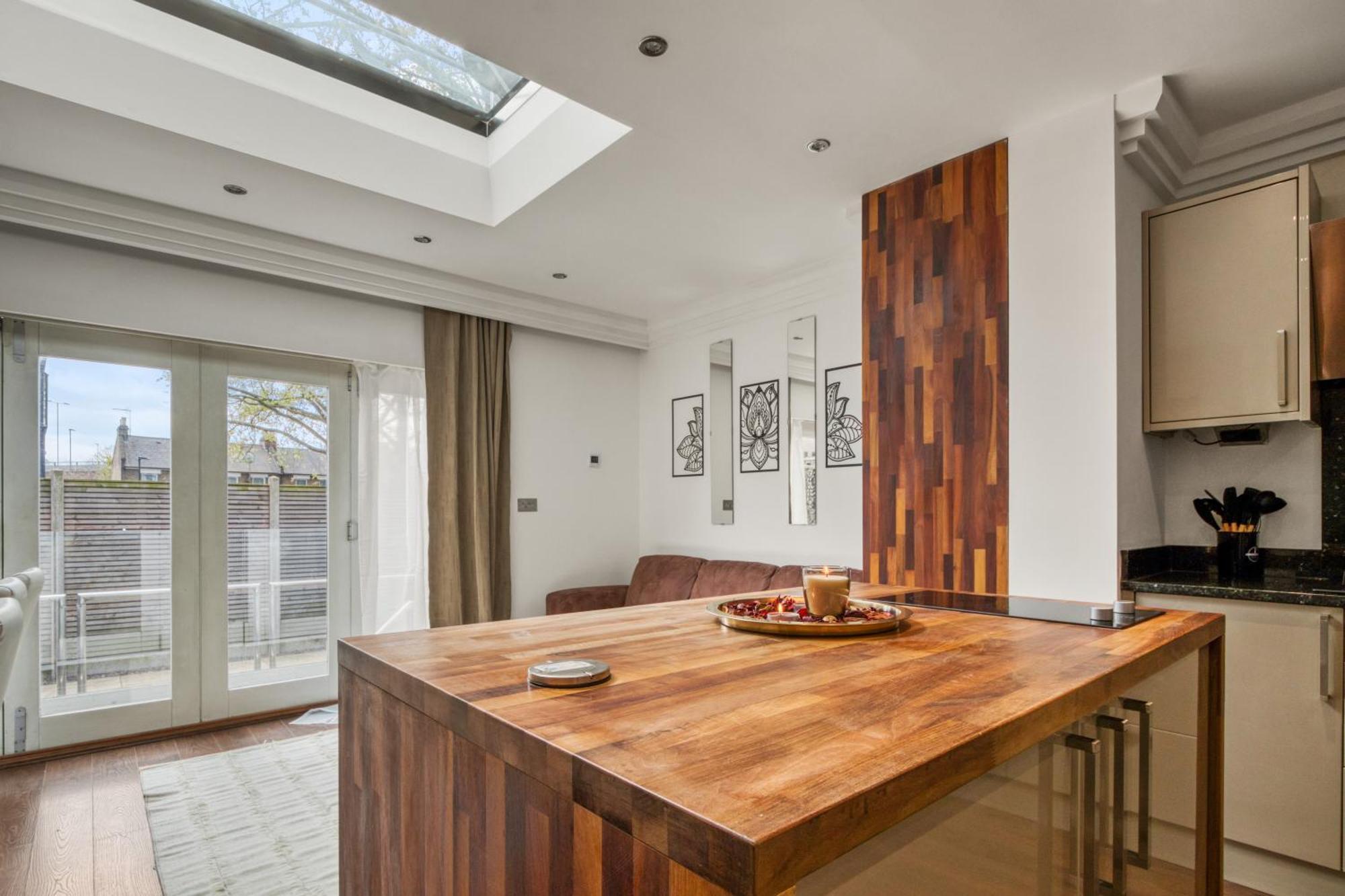 4 Bedroom House In Chiswick- Elegance & Serenity Apartment *