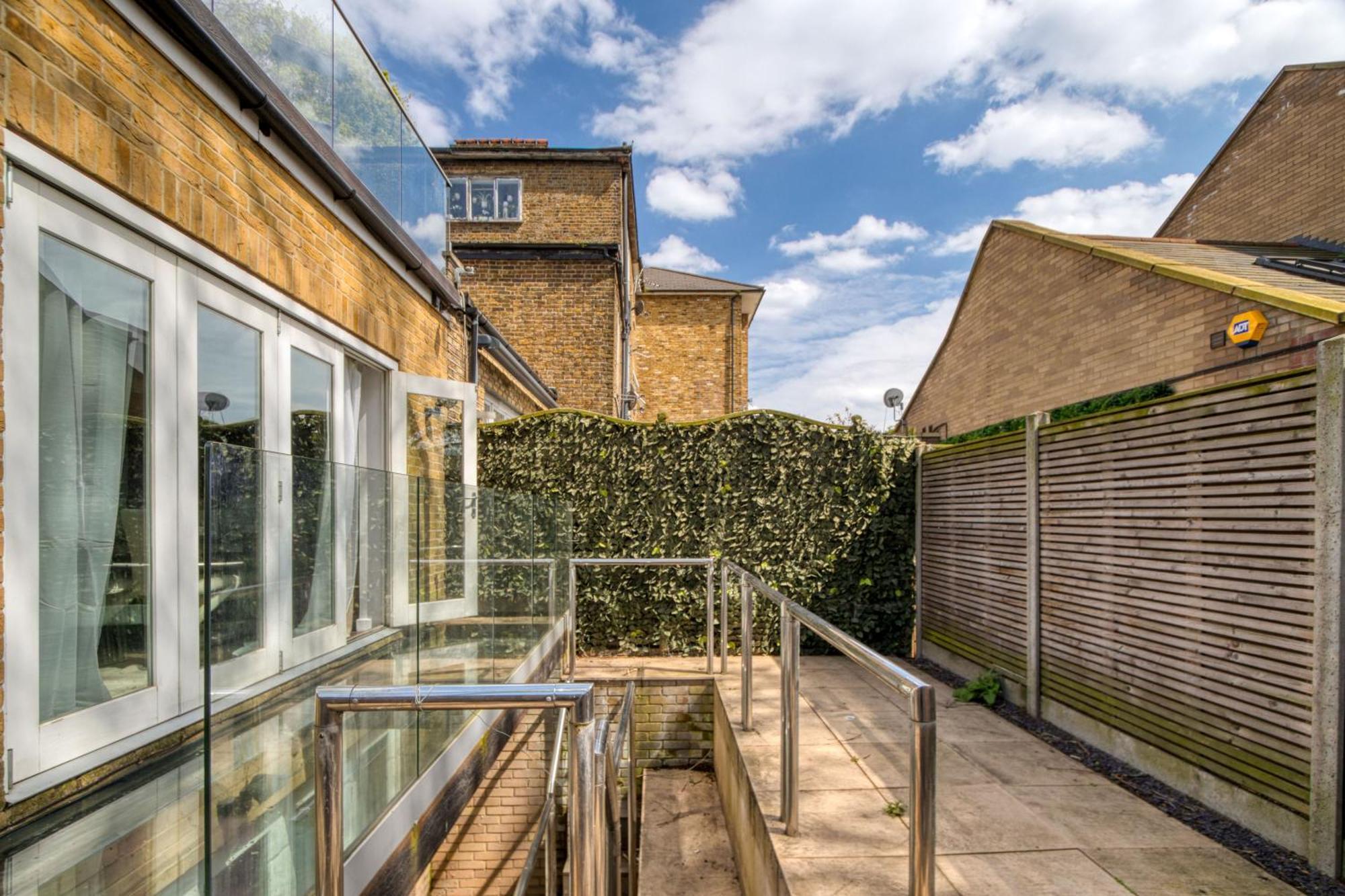 4 Bedroom House In Chiswick- Elegance & Serenity Apartment