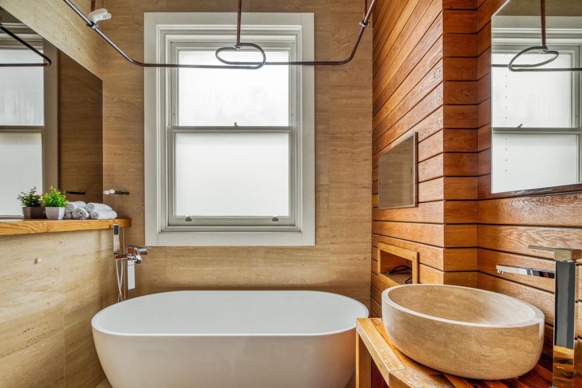 4 Bedroom House In Chiswick- Elegance & Serenity
