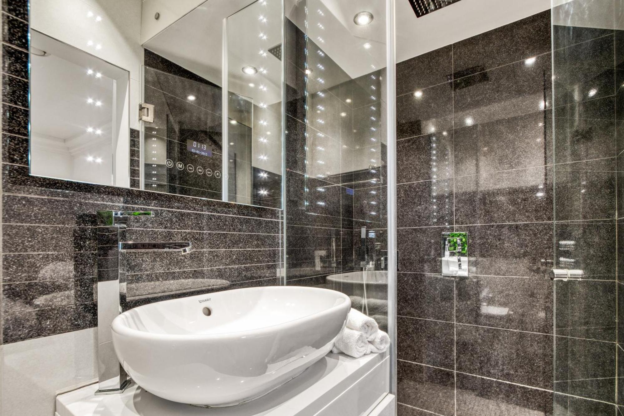 4 Bedroom House In Chiswick- Elegance & Serenity * London