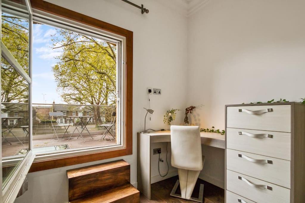 Apartment 4 Bedroom House In Chiswick- Elegance & Serenity
