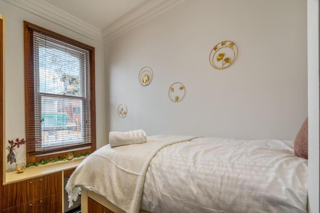 4 Bedroom House In Chiswick- Elegance & Serenity *