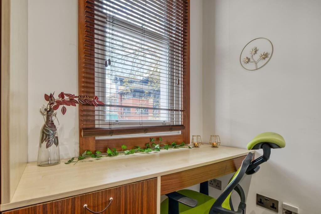 4 Bedroom House In Chiswick- Elegance & Serenity *