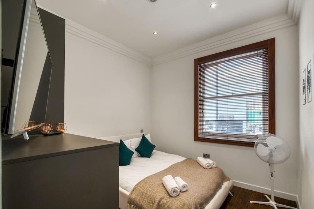 Apartment 4 Bedroom House In Chiswick- Elegance & Serenity *