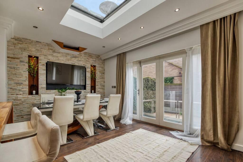 4 Bedroom House In Chiswick- Elegance & Serenity Apartment *