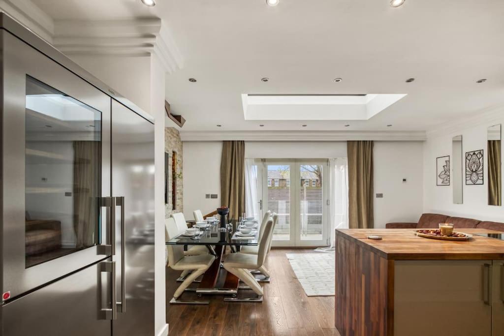 4 Bedroom House In Chiswick- Elegance & Serenity Apartment London